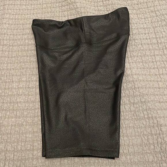 Women’s Black Biker Shorts Size Medium - Picture 4 of 5